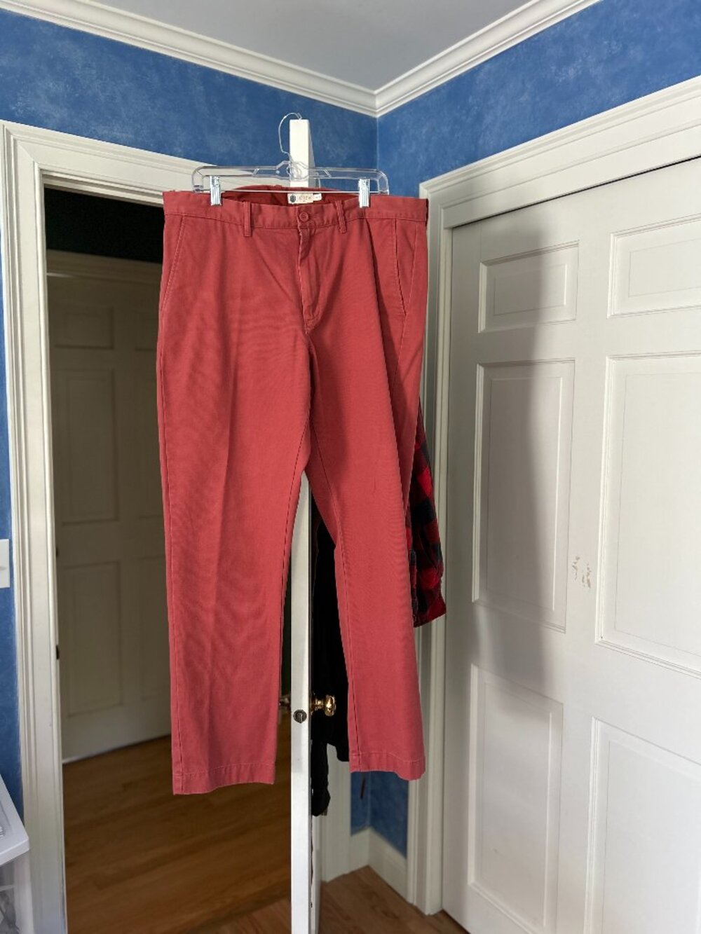 Men's J Crew 770 Straight-fit stretch trousers in Coral Red 36W, 32L
